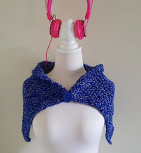Load image into Gallery viewer, Pure Wool Blue And White Cowl